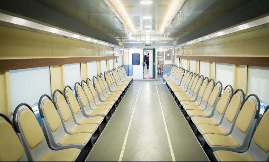 KAI Petani dan Pedagang (Tampak Dalam).jpg